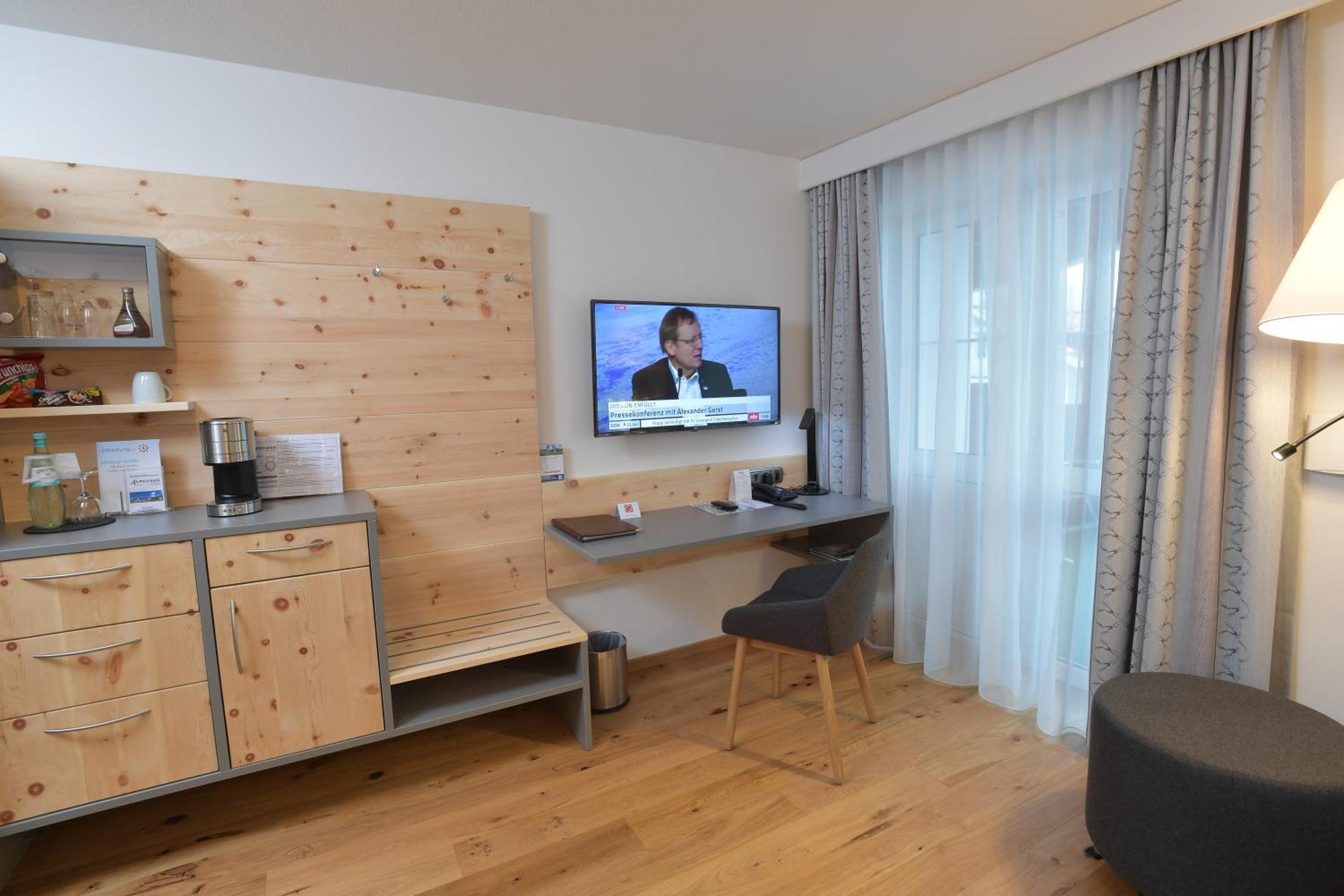 Отель Western Alpenhof 4*