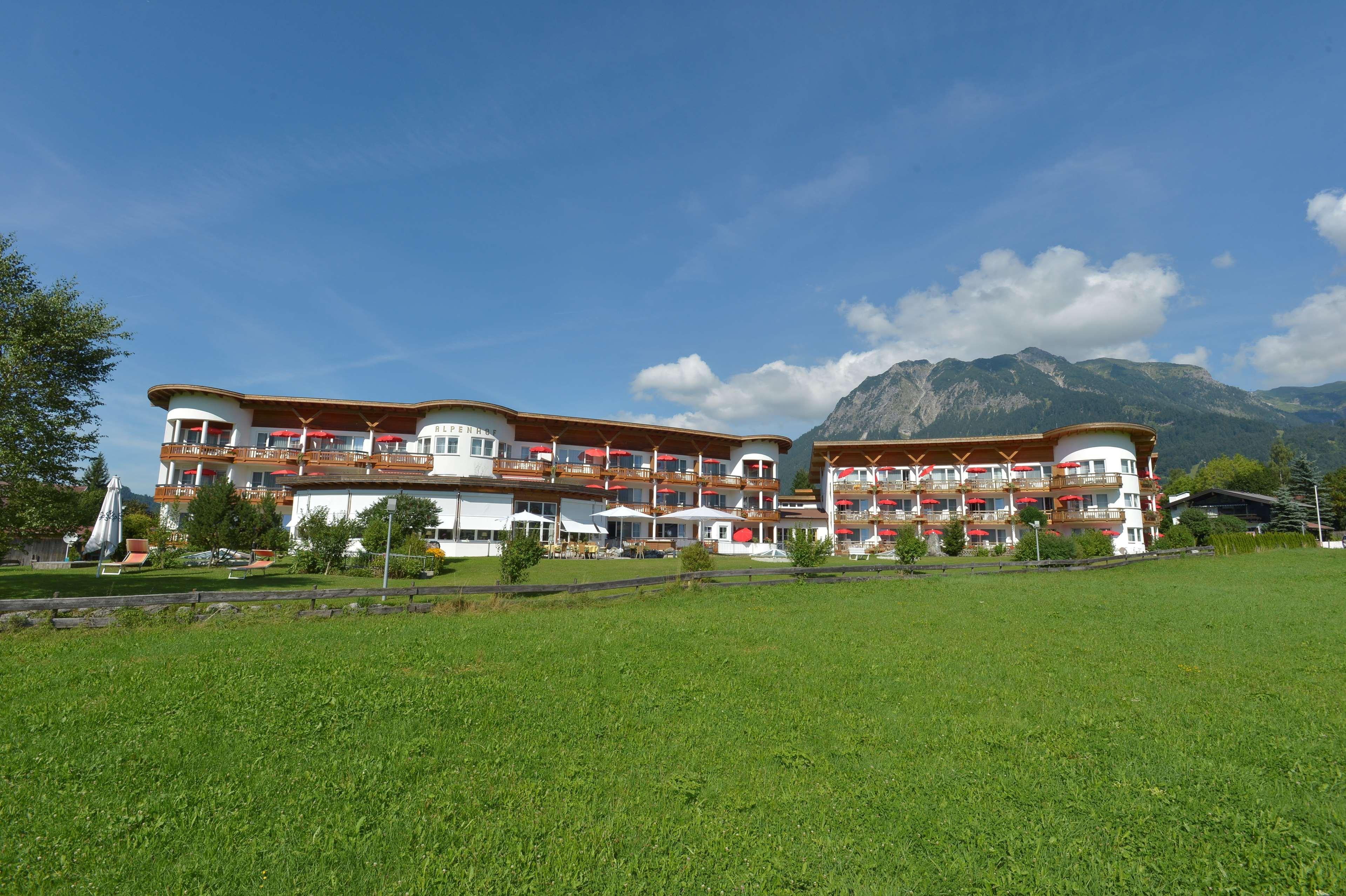 Western Alpenhof Hotel 4*