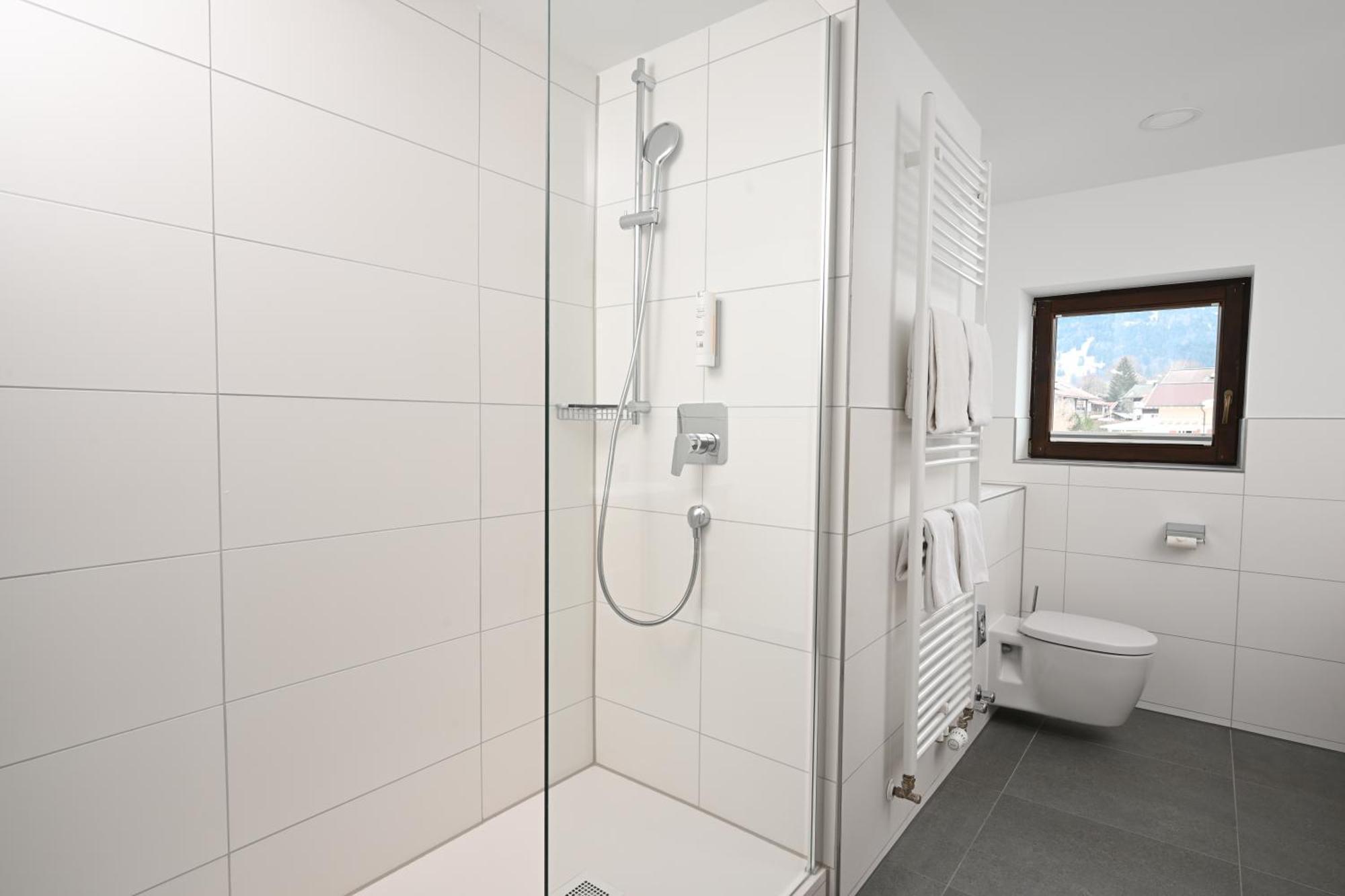 Western Alpenhof Hotel 4*