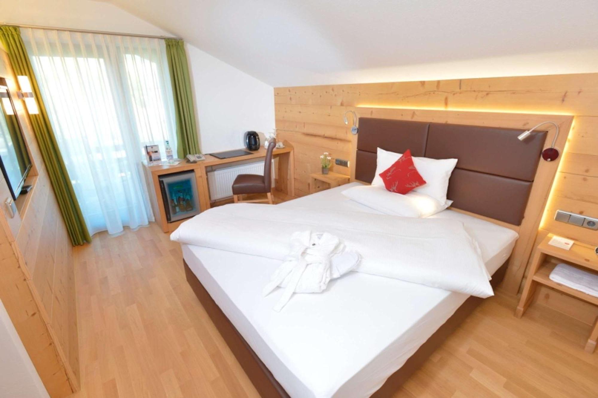 Western Alpenhof Hotel 4*